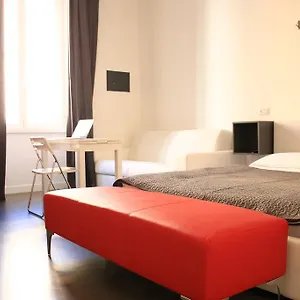 Konukevi I, Roma